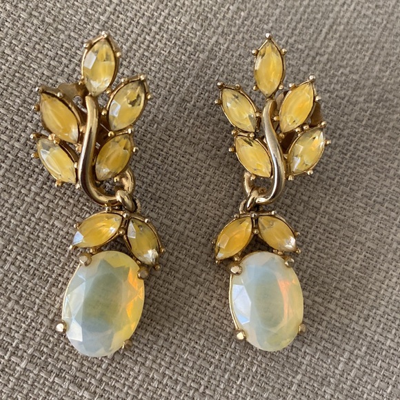 Vintage Earrings & Brooch , a Set - Picture 3 of 11